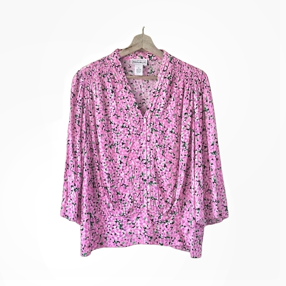 For The Republic Pink Ditzy Floral V-Neck 3/4 Sleeve Top Size M